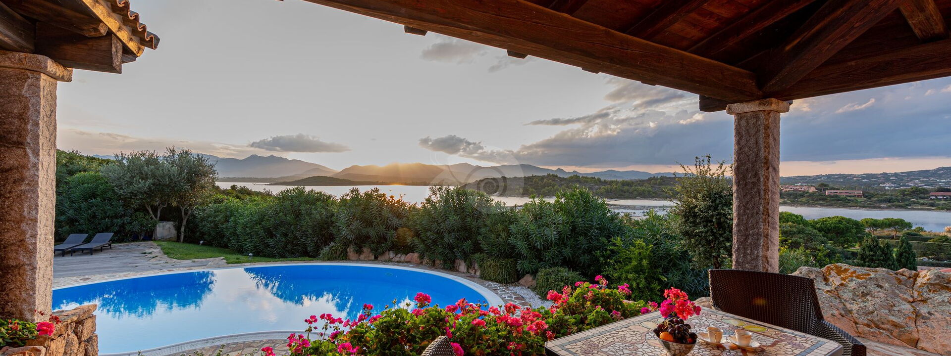 Villa Brandinchi: Balcony / Terrace / Patio, Pool