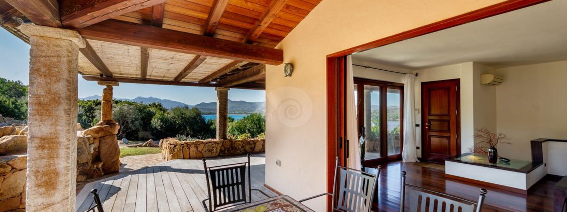 Villa Brandinchi: Balcony / Terrace / Patio, Building Exterior