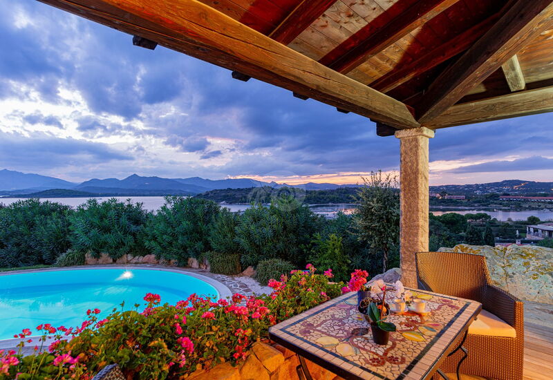 Villa Brandinchi: Balcony / Terrace / Patio, Pool