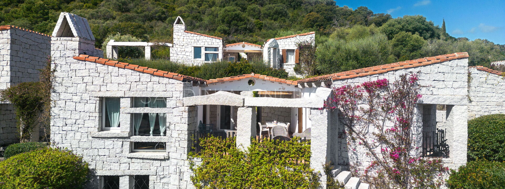 Villetta Thulian: Building Exterior