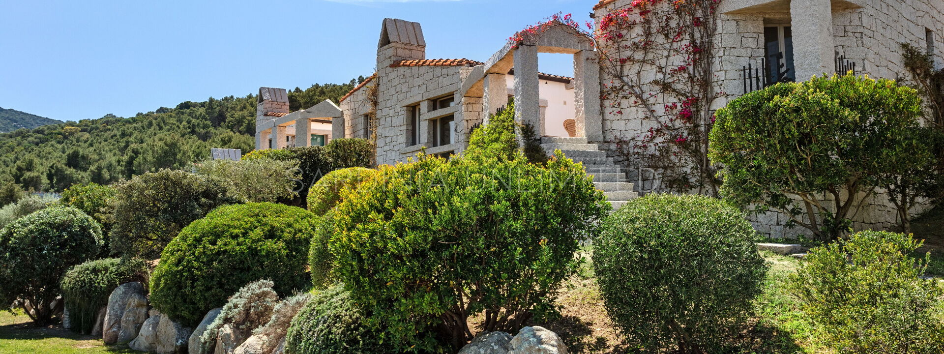 Villetta Thulian: Building Exterior