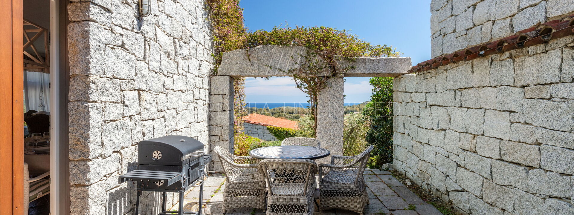 Villetta Thulian: Building Exterior