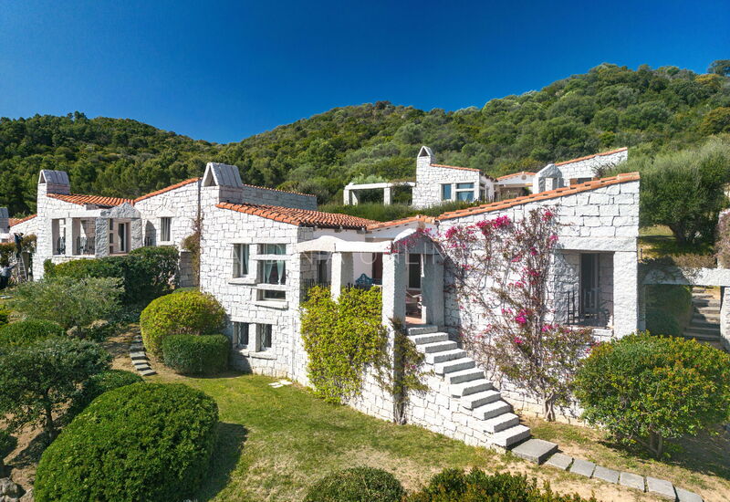 Villetta Thulian: Building Exterior