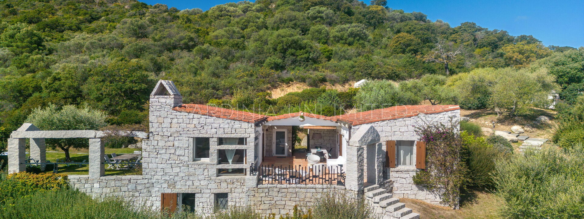 Villetta Seance: Building Exterior