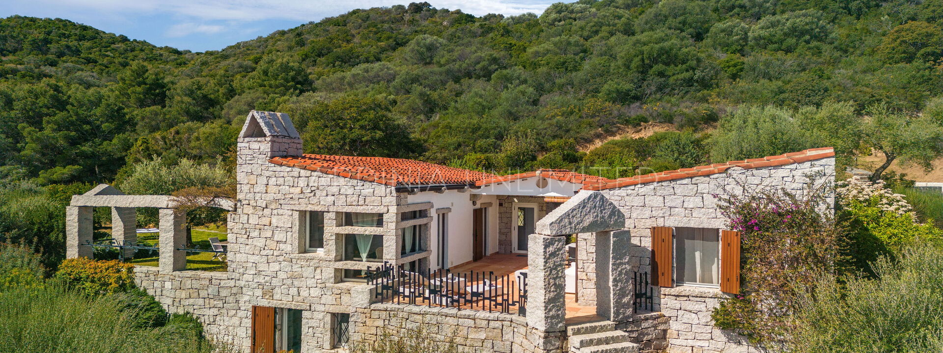 Villetta Seance: Building Exterior