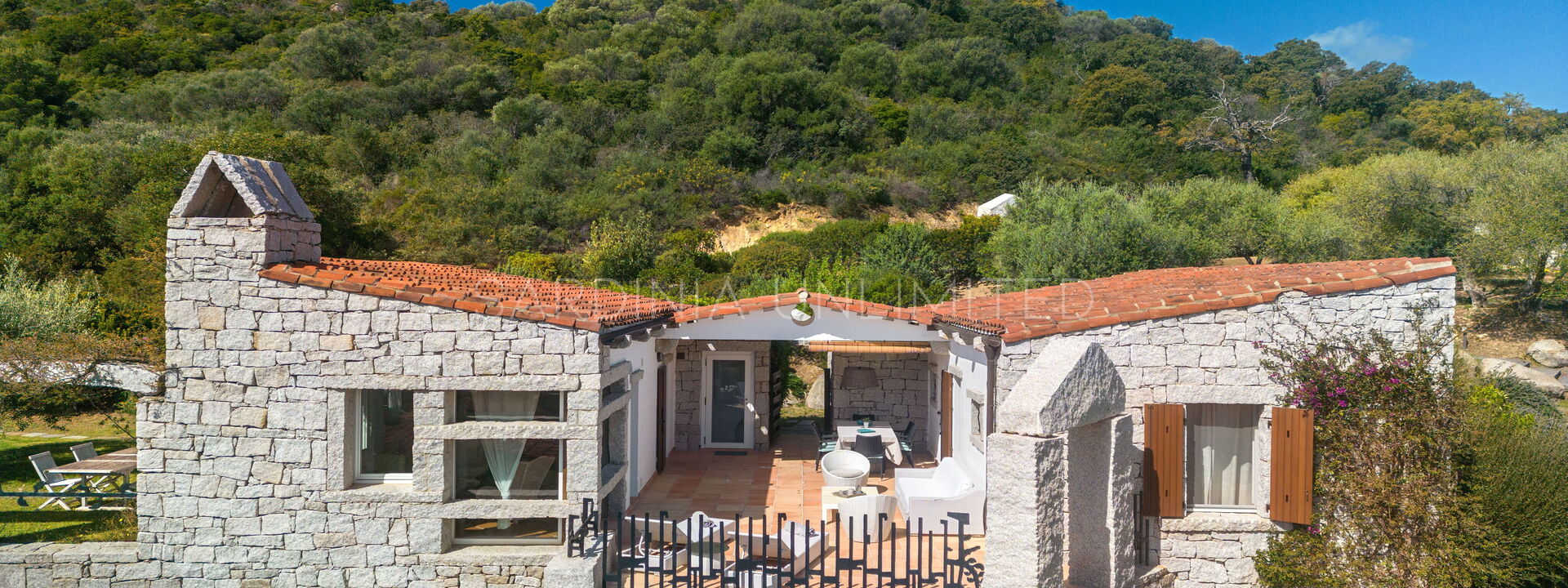 Villetta Seance: Building Exterior