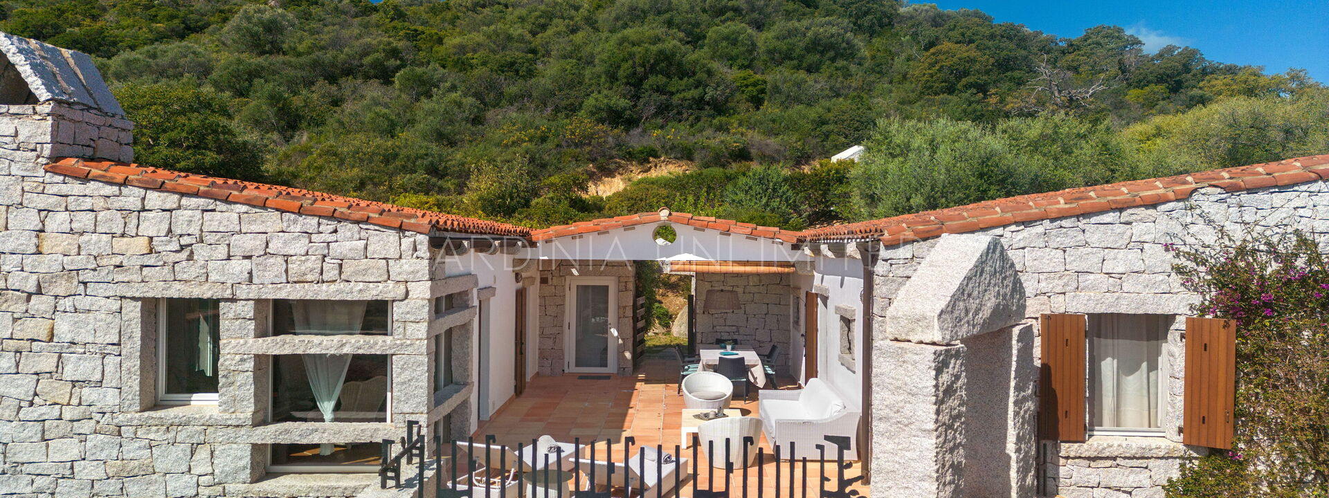 Villetta Seance: Building Exterior