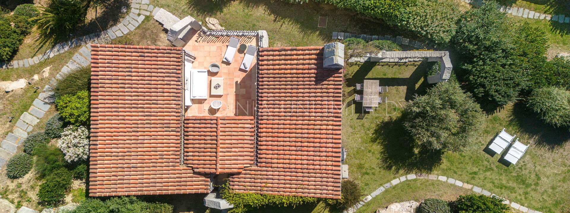 Villetta Seance: Building Exterior