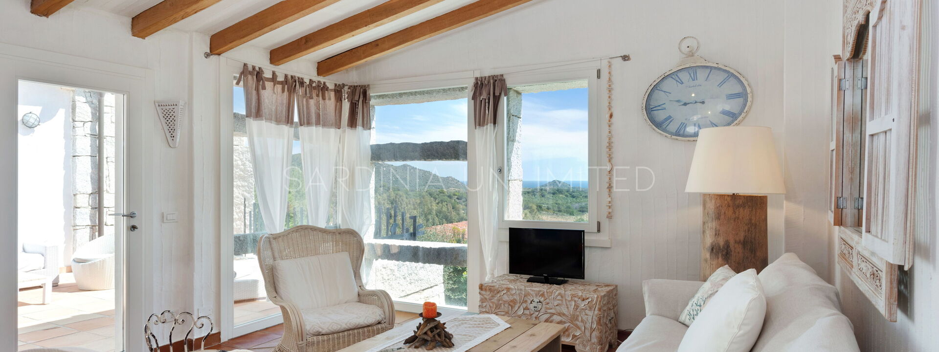 Villetta Seance: Living Room