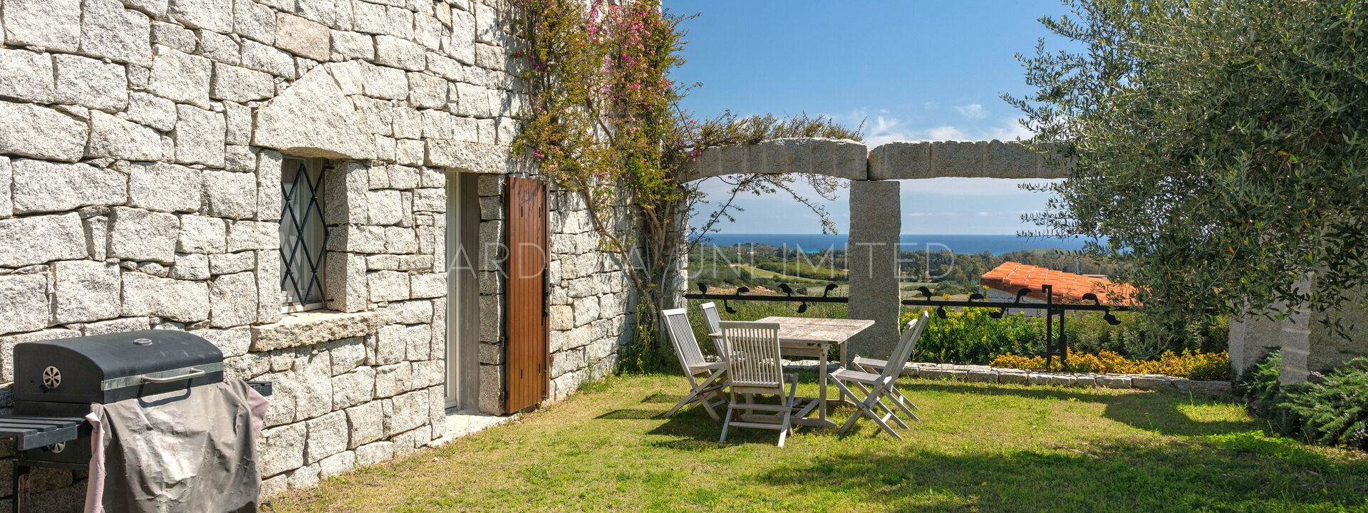 Villetta Seance: Building Exterior