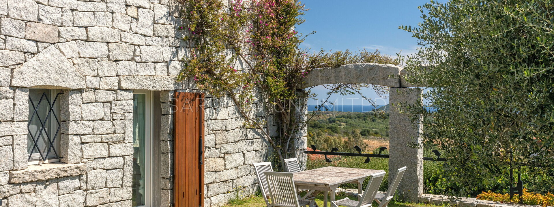 Villetta Seance: Building Exterior