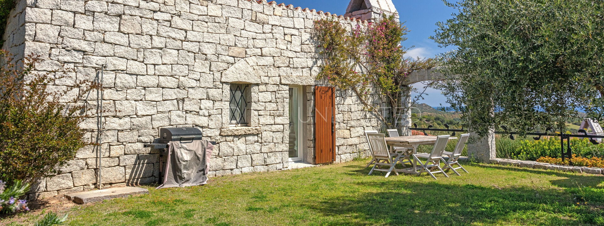 Villetta Seance: Building Exterior