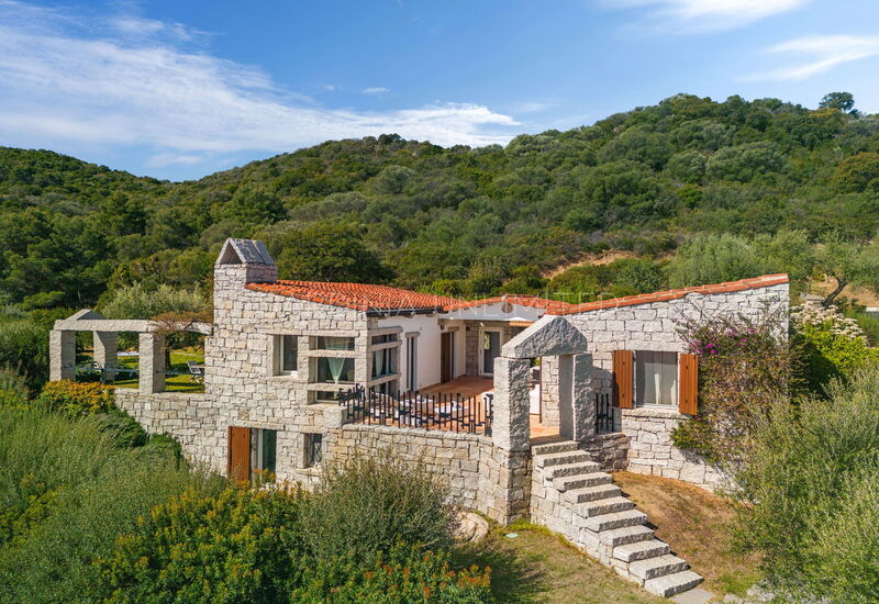 Villetta Seance: Building Exterior