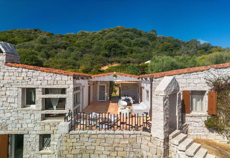 Villetta Seance: Building Exterior