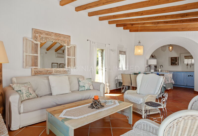 Villetta Seance: Living Room