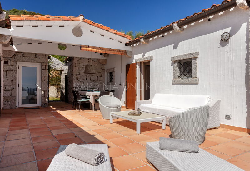 Villetta Seance: Building Exterior