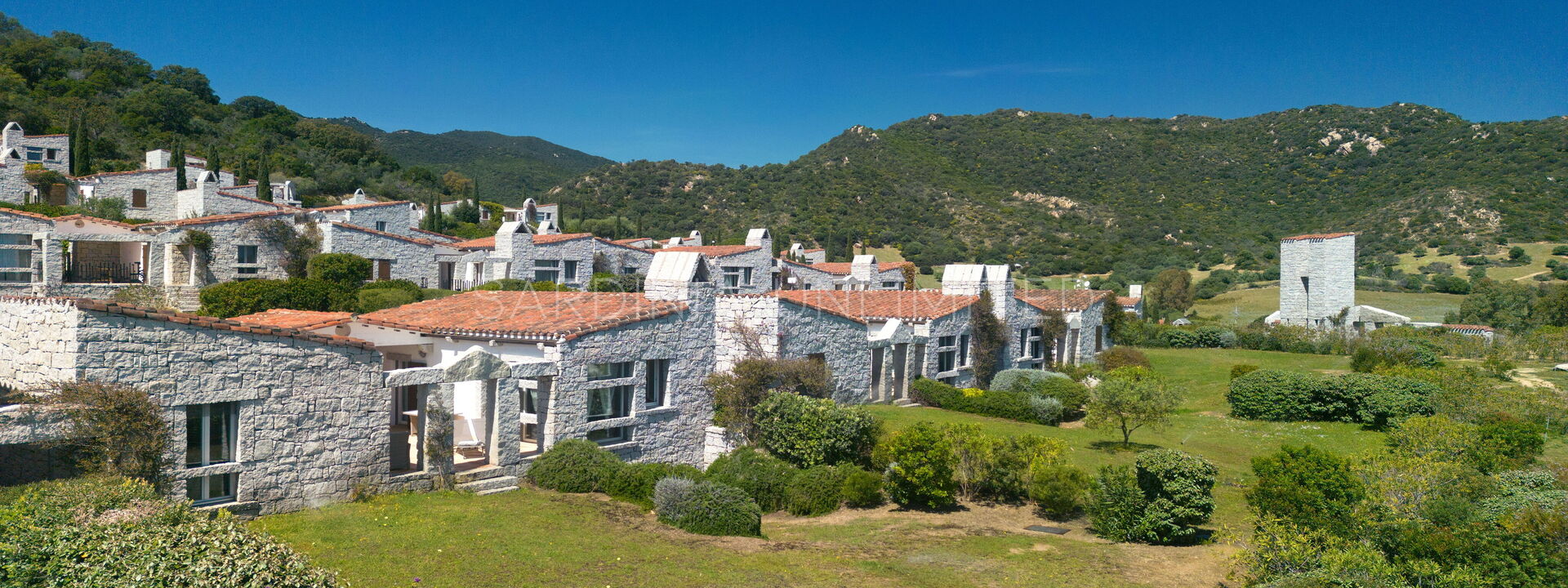 Villetta Tienne: Extérieurs