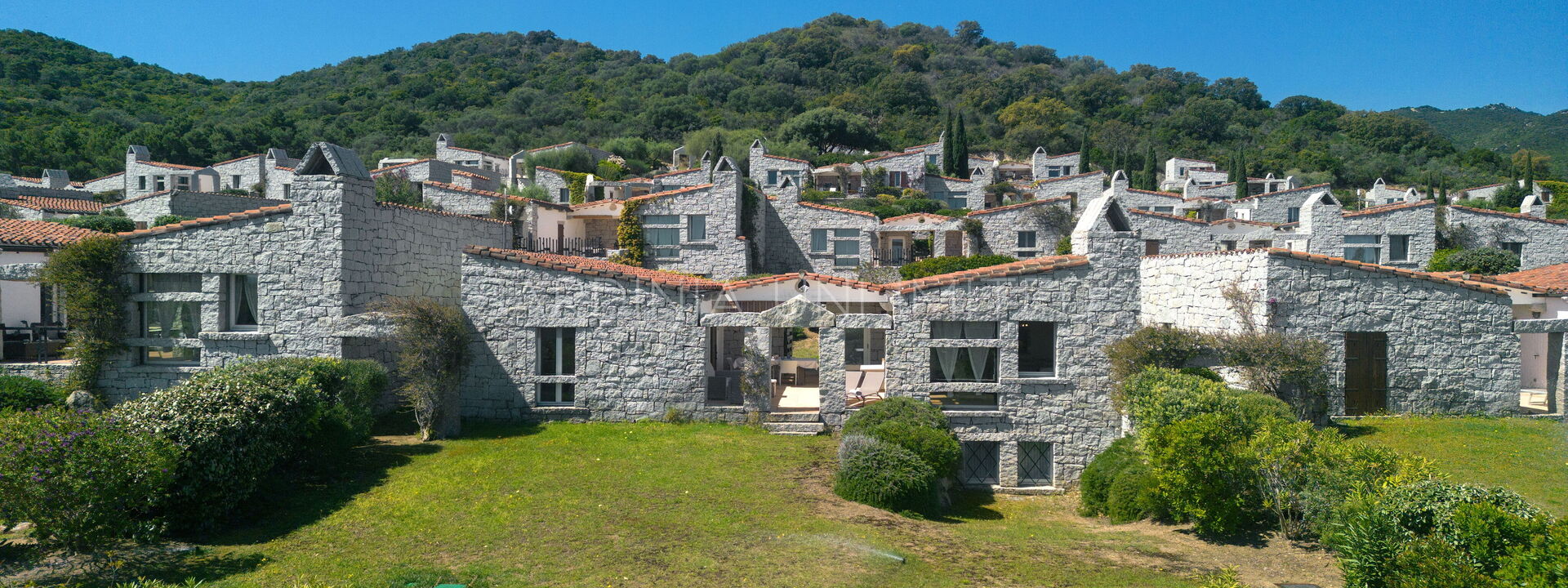 Villetta Tienne: Extérieurs