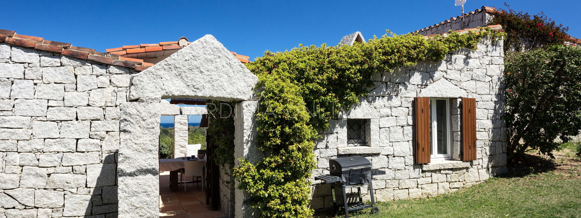 Villetta Tienne: Extérieurs