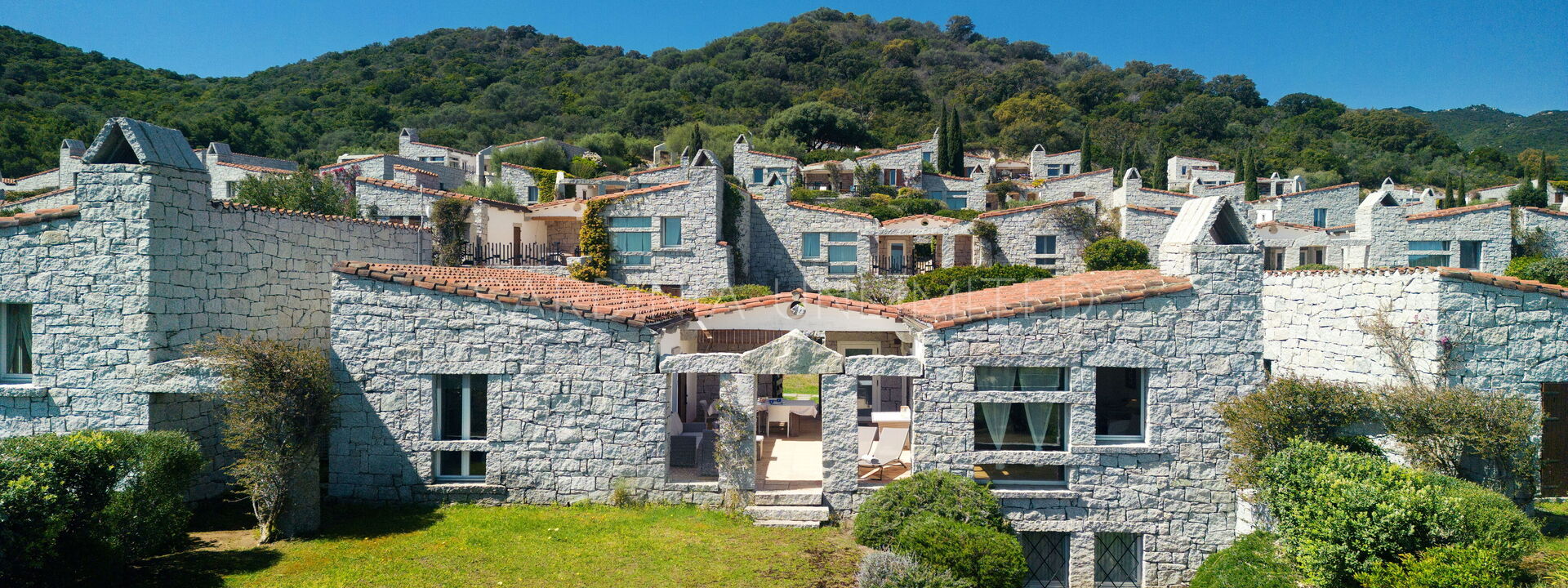 Villetta Tienne: Extérieurs