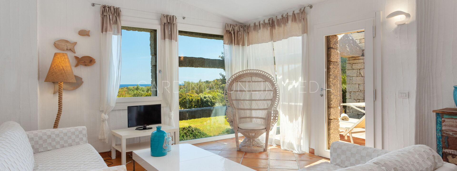 Villetta Bluetiful: Living Room