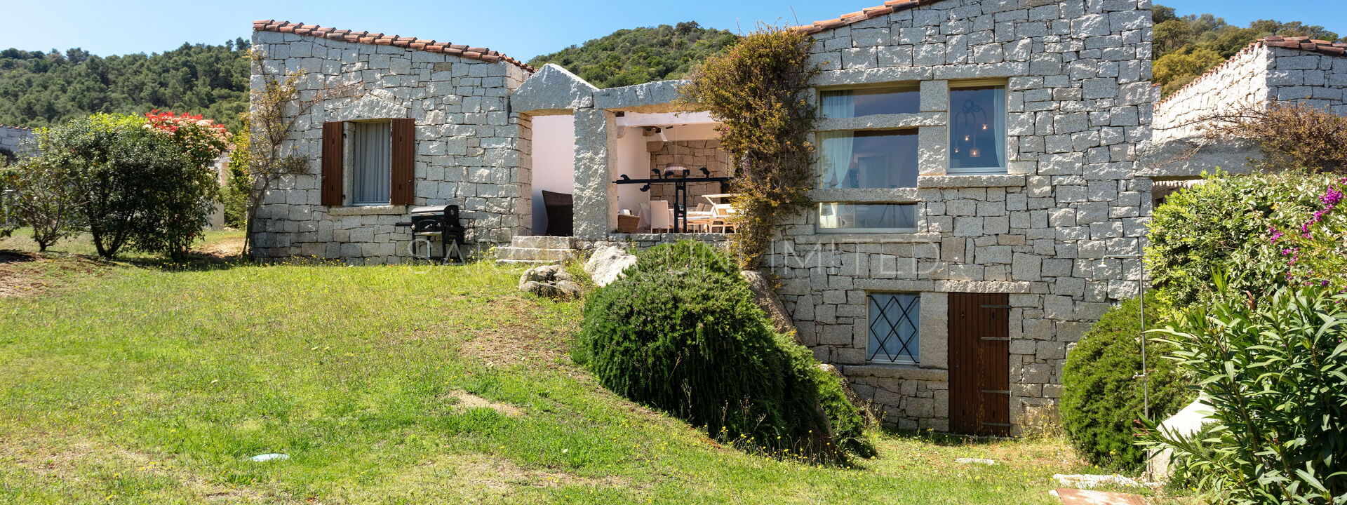 Villetta Bluetiful: Building Exterior