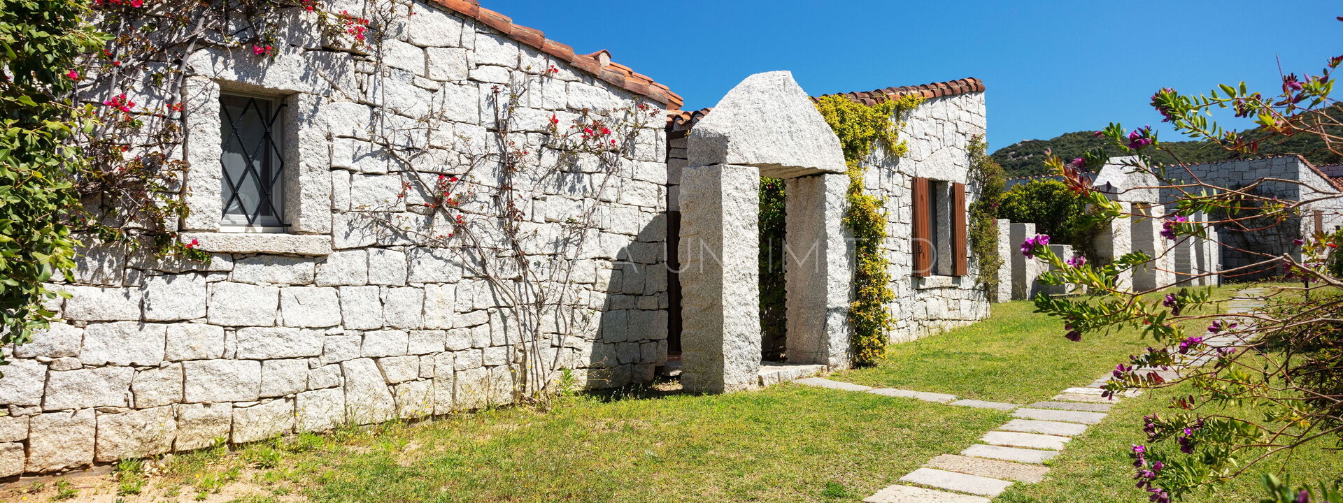 Villetta Bluetiful: Building Exterior