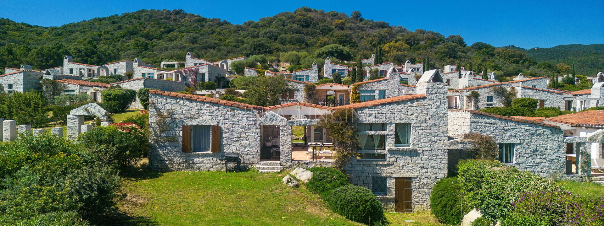 Villetta Bluetiful: Building Exterior