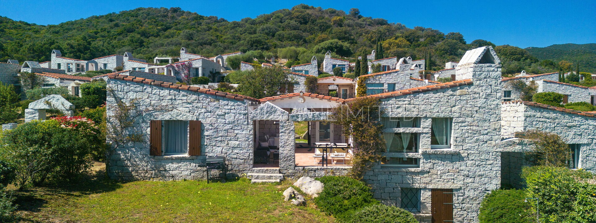 Villetta Bluetiful: Building Exterior