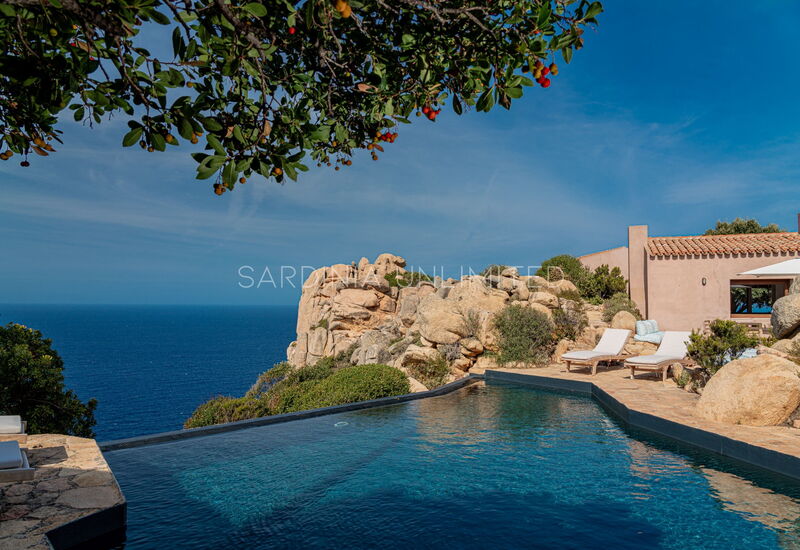 Villa Il Faro di Cyrano: Buitenkanten, Keer bekeken, zwembad