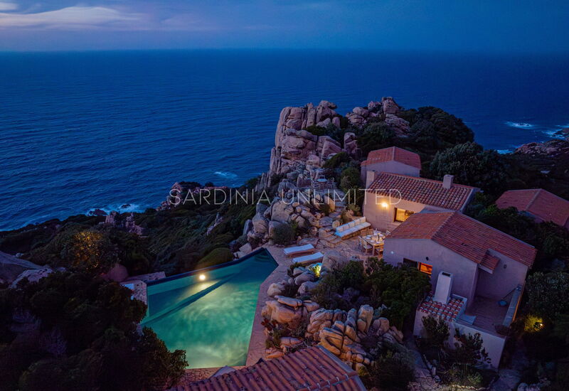 Villa Il Faro di Cyrano: Buitenkanten, Keer bekeken, zwembad