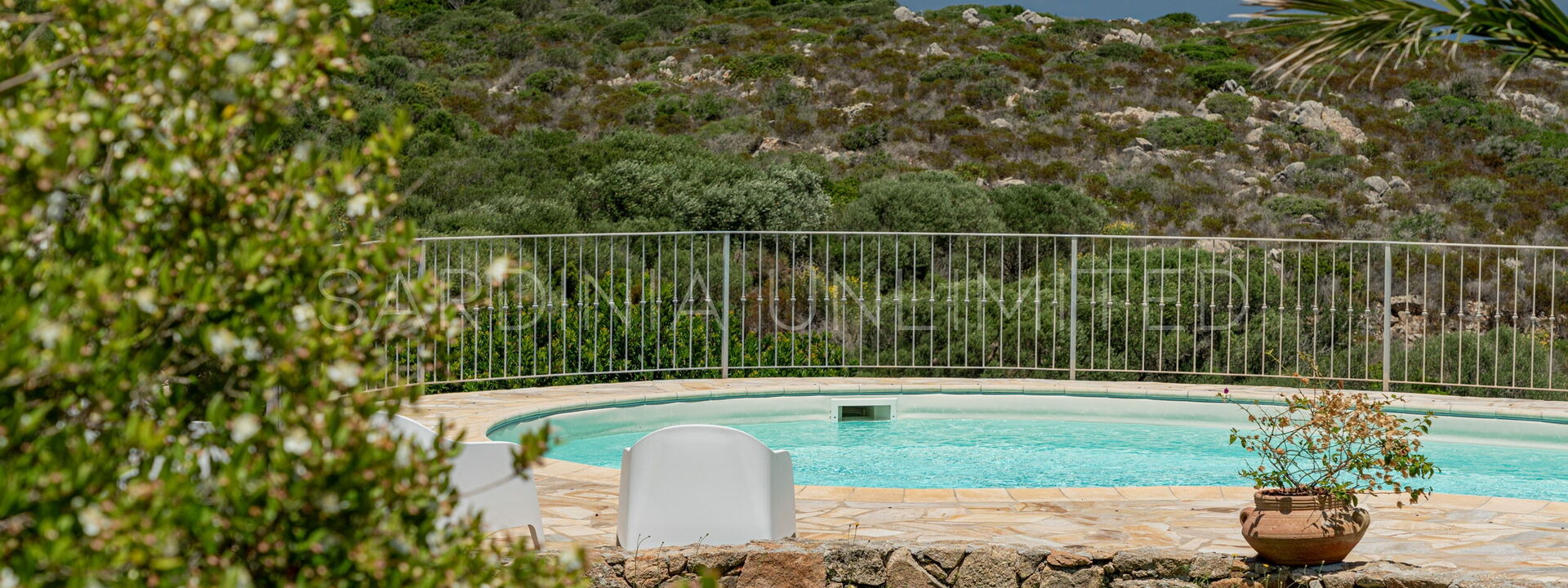 Villa Verdant: Buitenkanten, zwembad