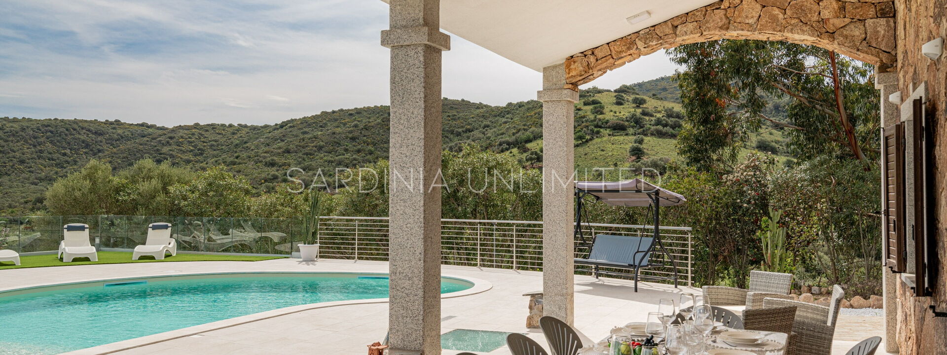 Villa i Venti di Molara: bassin, Extérieurs