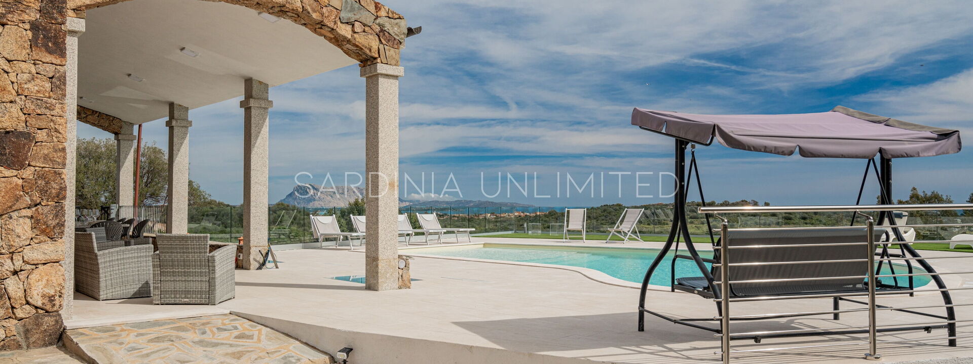 Villa i Venti di Molara: bassin, Extérieurs