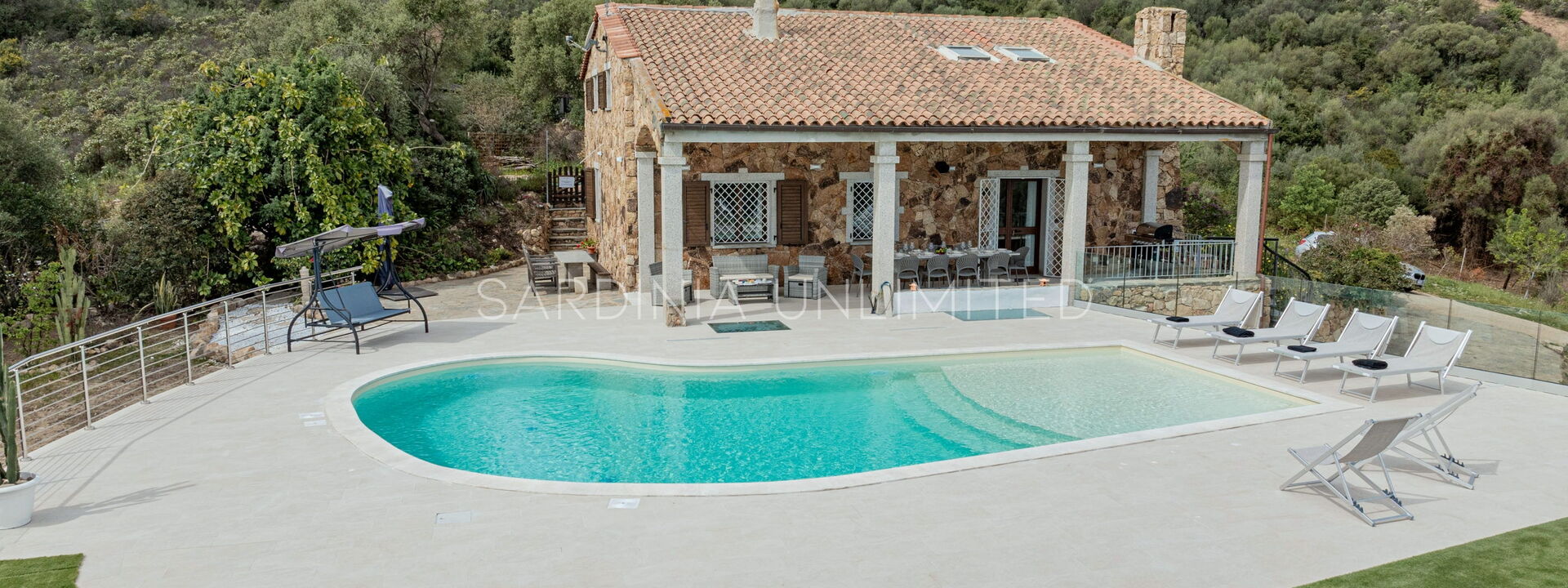 Villa i Venti di Molara: bassin, Extérieurs