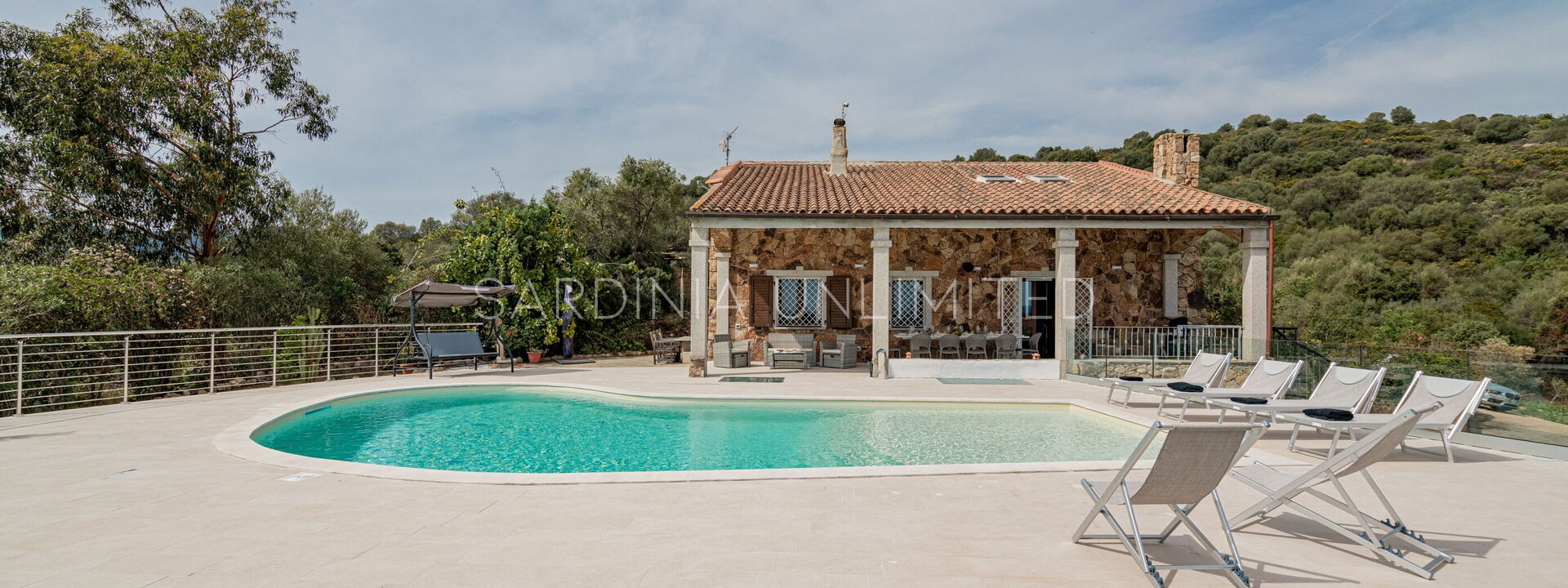 Villa i Venti di Molara: bassin, Extérieurs