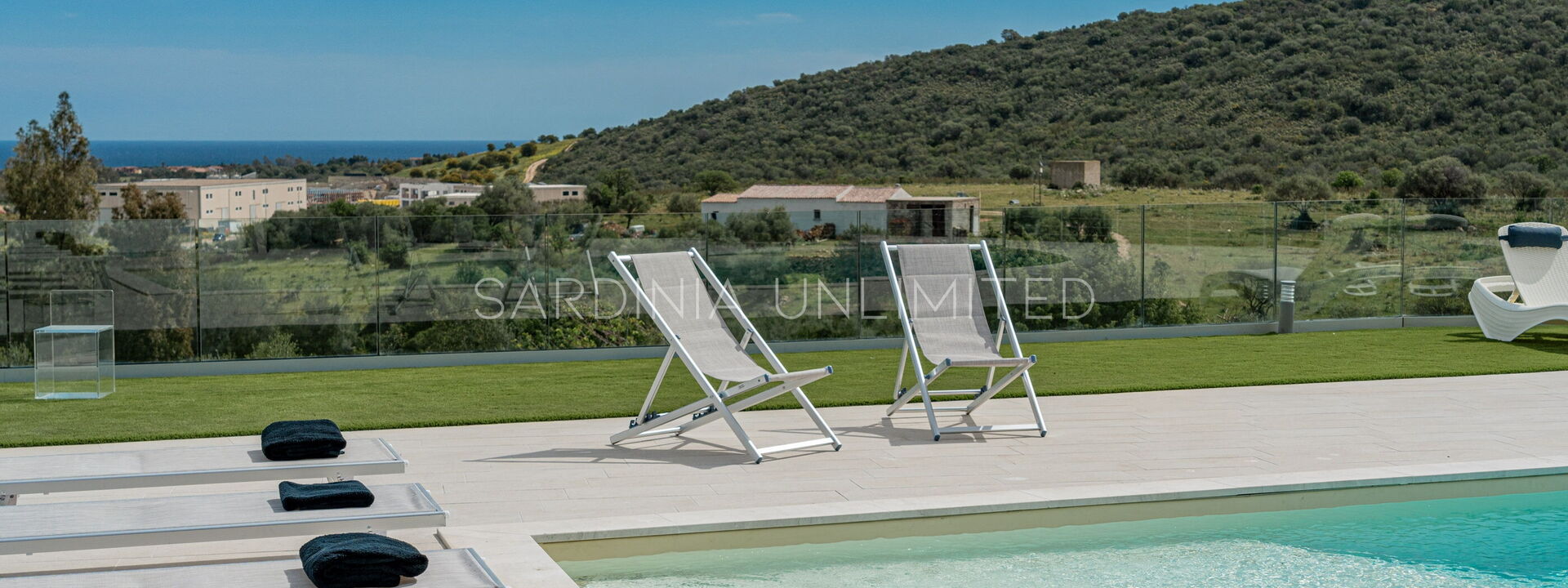 Villa i Venti di Molara: bassin, Extérieurs