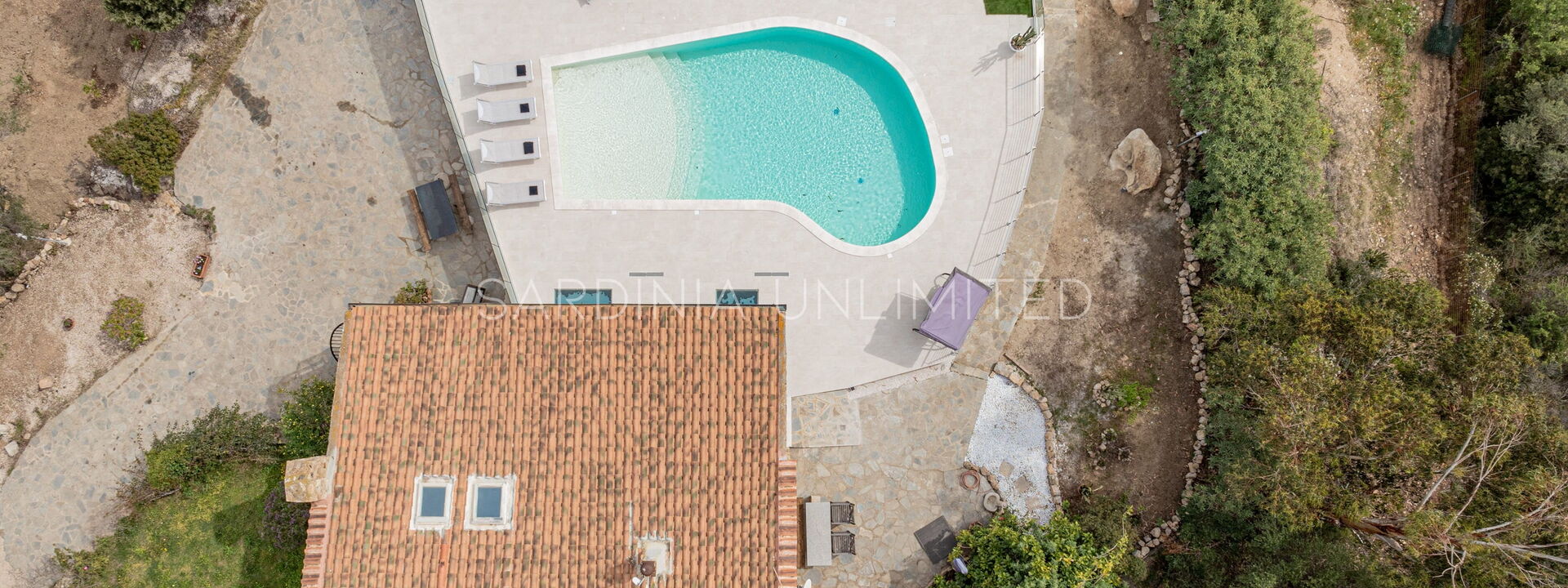 Villa i Venti di Molara: bassin, Extérieurs