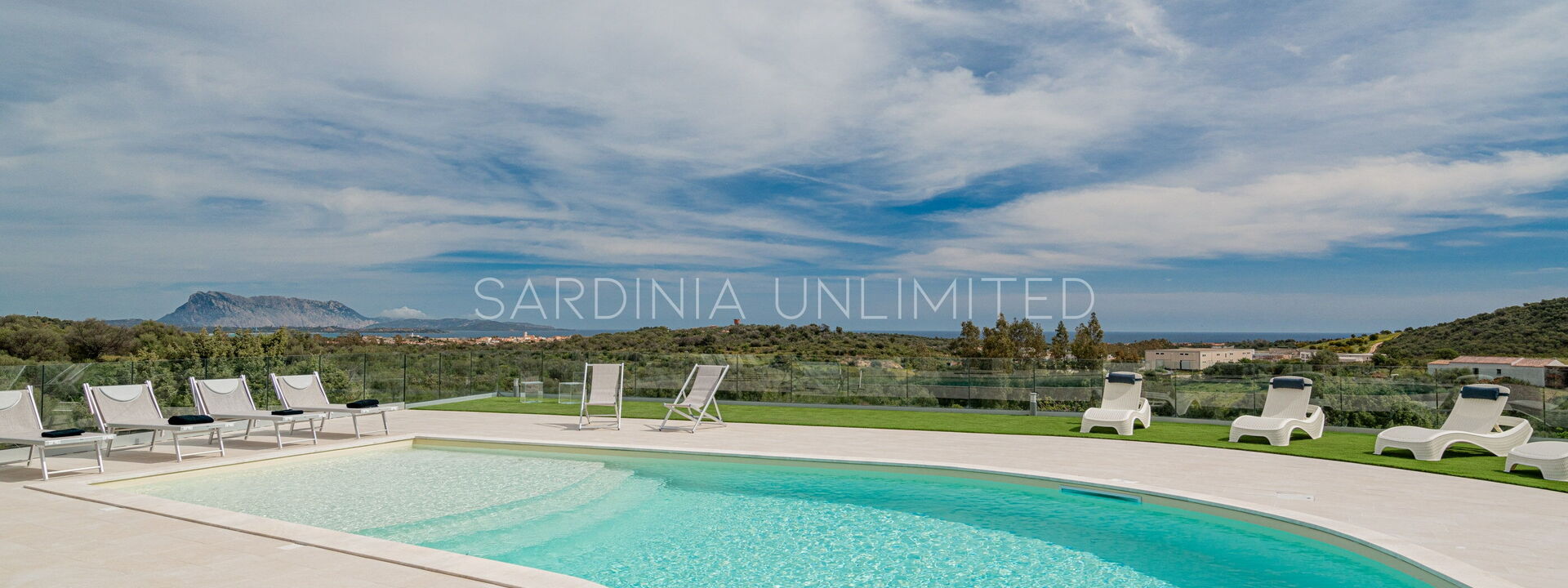 Villa i Venti di Molara: bassin, Extérieurs