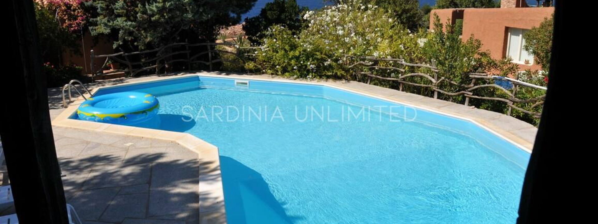 Villa Tamarix: bassin, Extérieur