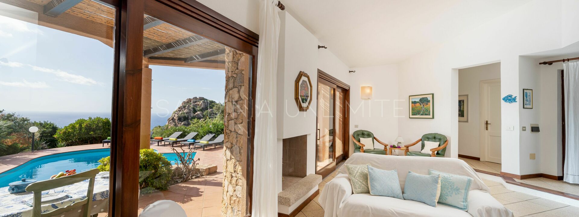 Villa Zinnia: Villa zu vermieten in Costa Paradiso mit privatem Pool und Wohnzimmer mit Meerblick