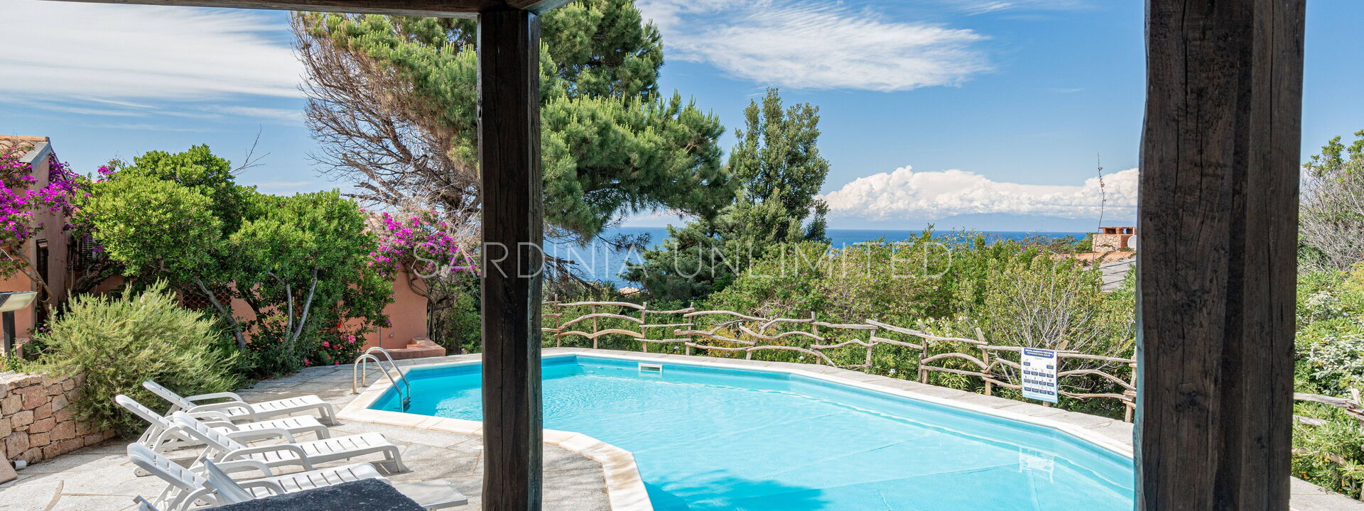 Villa Baia di Myrtama: Keer bekeken, zwembad