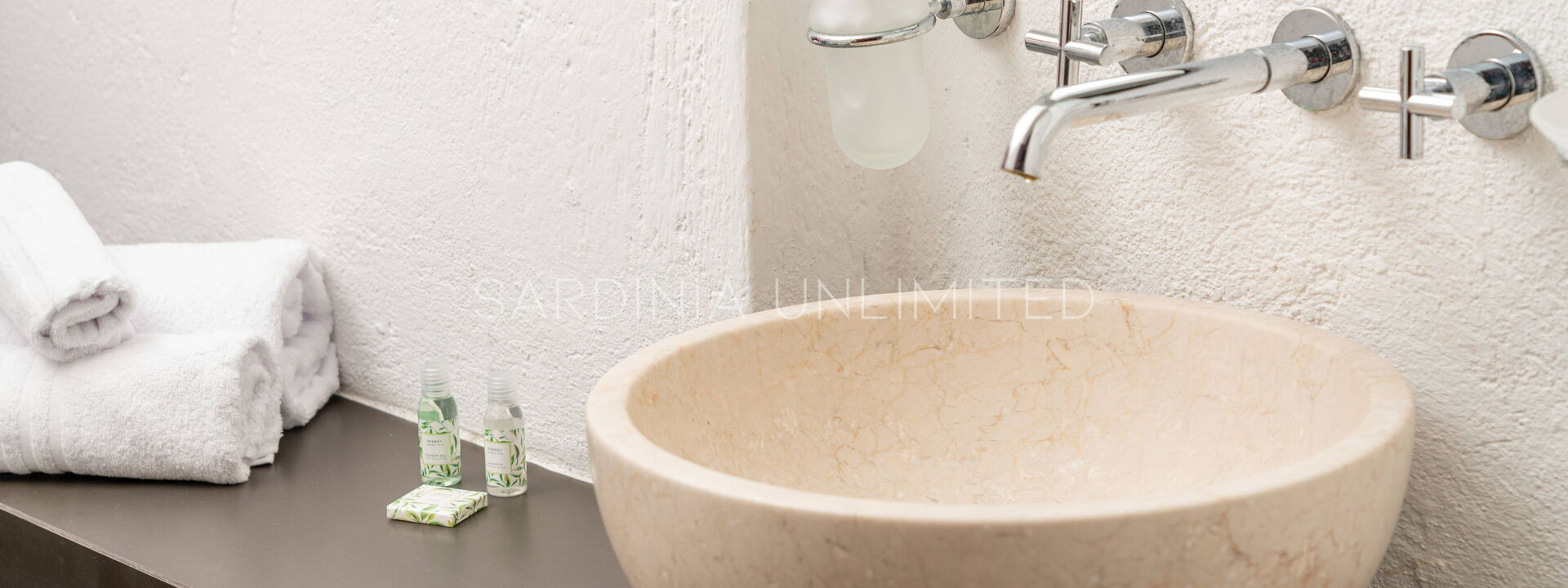 Villa Baia di Myrtama: Badkamer