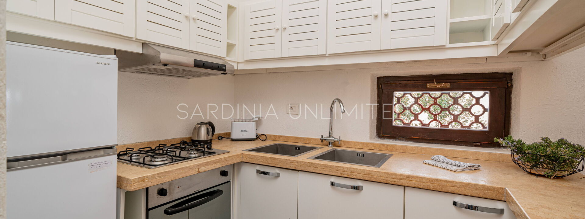 Villa Baia di Myrtama: Keuken