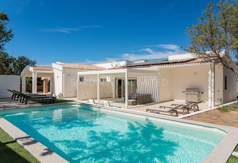 Villa Blue Kalinda: Building Exterior, Pool