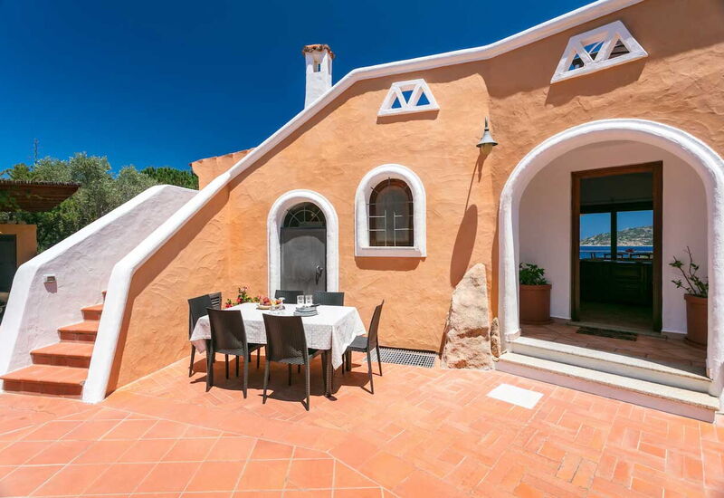 La Dama Di Molara: Balcony / Terrace / Patio, Building Exterior