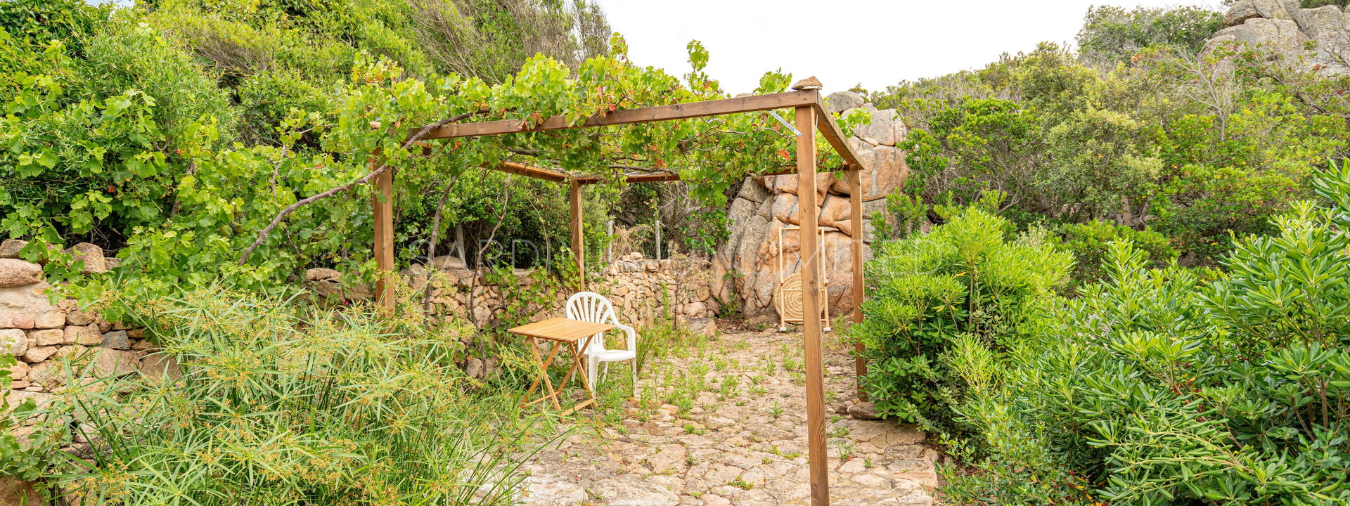 Villa Rocce Incantate: Building Exterior, Garden