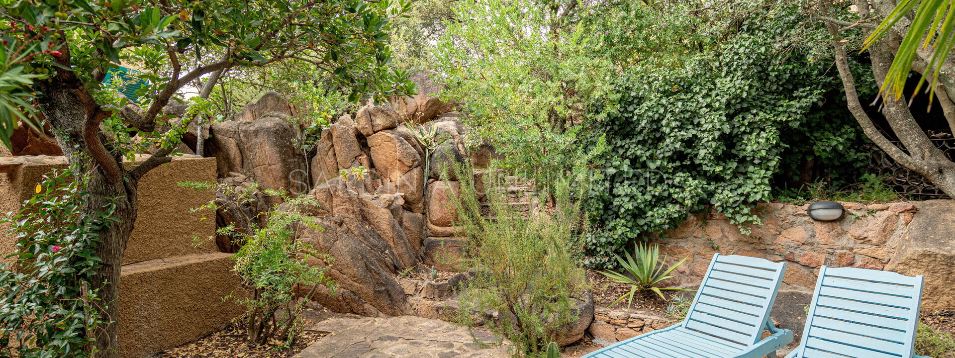 Villa Rocce Incantate: Building Exterior, Garden