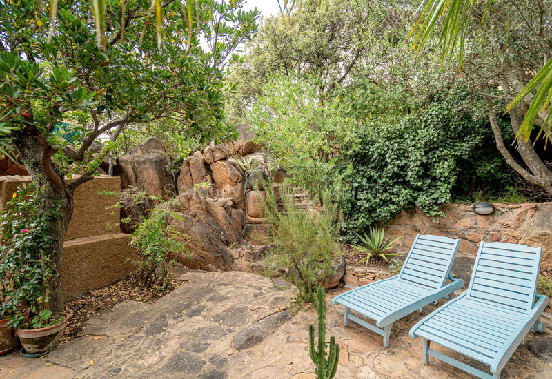 Villa Rocce Incantate: Building Exterior, Garden