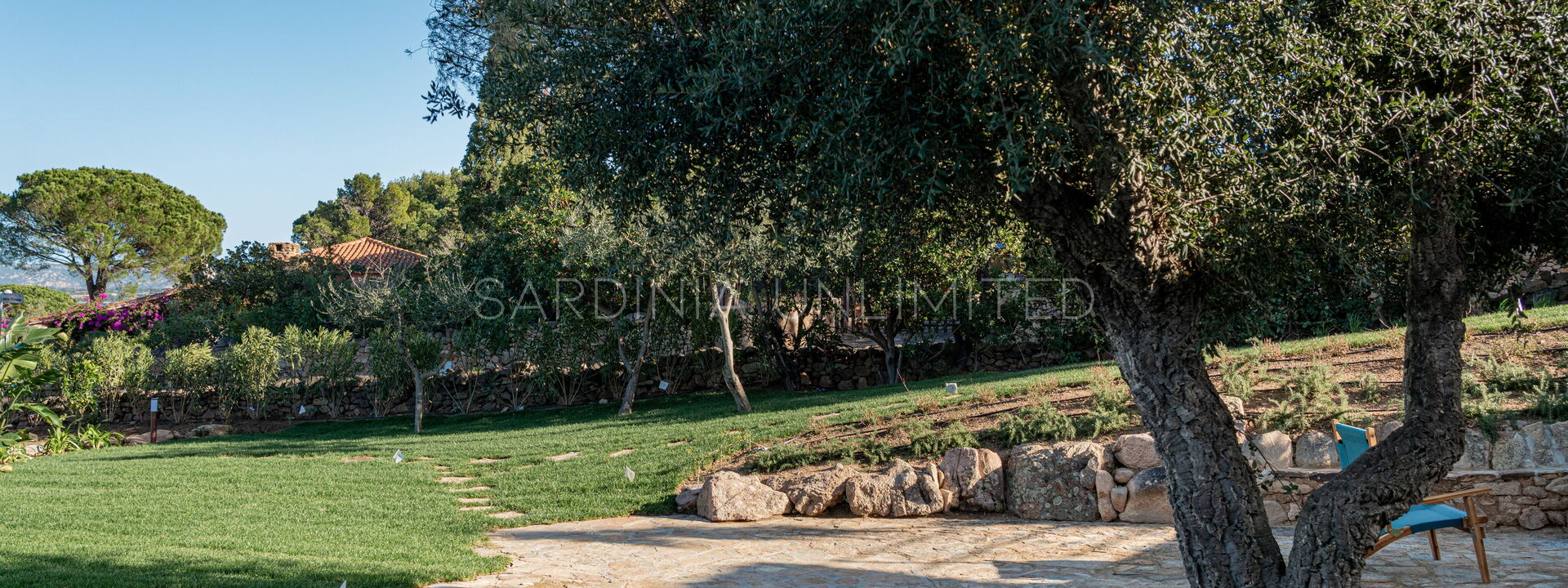 Il Richiamo di Gallura 3 Suites: Building Exterior, Garden